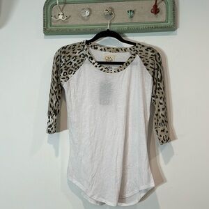 Chaser New leopard baseball sleeve T-shirt, women’s medium animal print tee